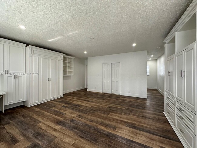 Photo - 112 NW 2nd Ave Unidad C