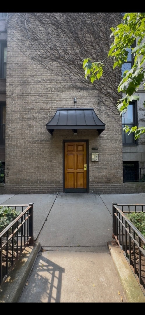 Building Photo - 65 E Cedar St Rental