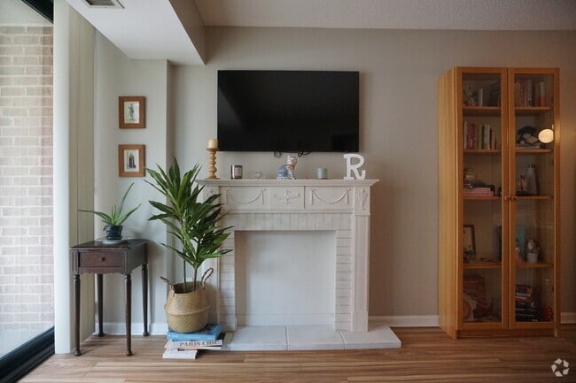 Building Photo - 1200 Braddock Pl Unit 204 Rental