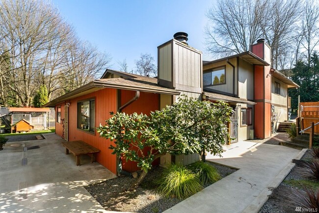Building Photo - 15422 40th Ave S Unit B