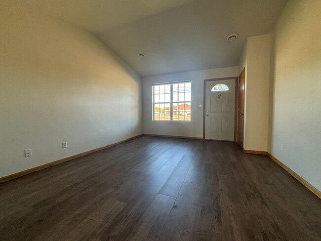 Photo - 416 Pecor St