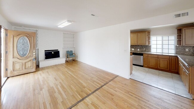 5612 Dorothy Way