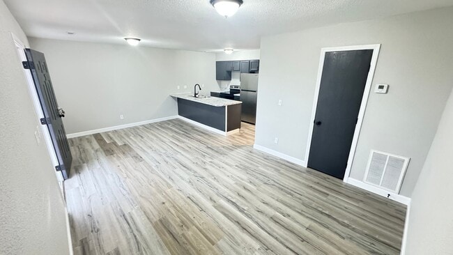 Building Photo - 1 Bedroom 1 Bathroom Apartment! Unit 19 Osage Ridge Rd #1