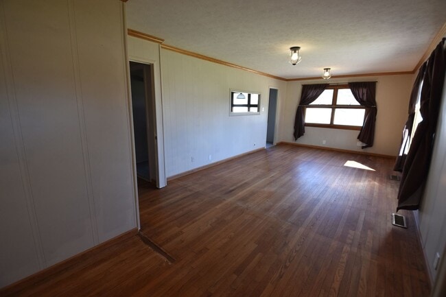 Photo - 3 Bedroom 2 Full Bath Home in Greenfield, Fenced Yard