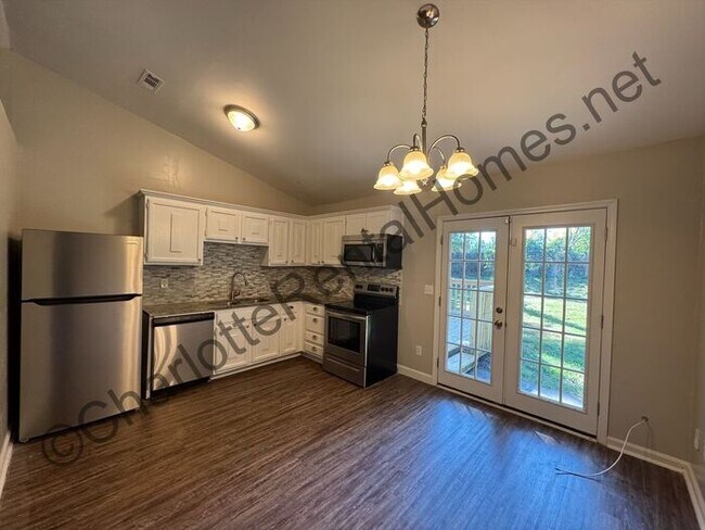 Photo - Charming 3 bedroom 2 bath home in east Cha...