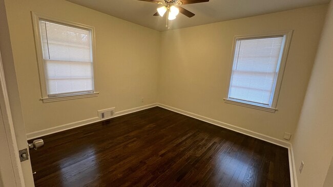 Photo - 2800 Long Way