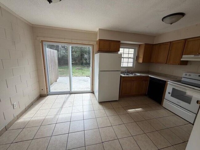 Photo - 502 Prince St Unit B