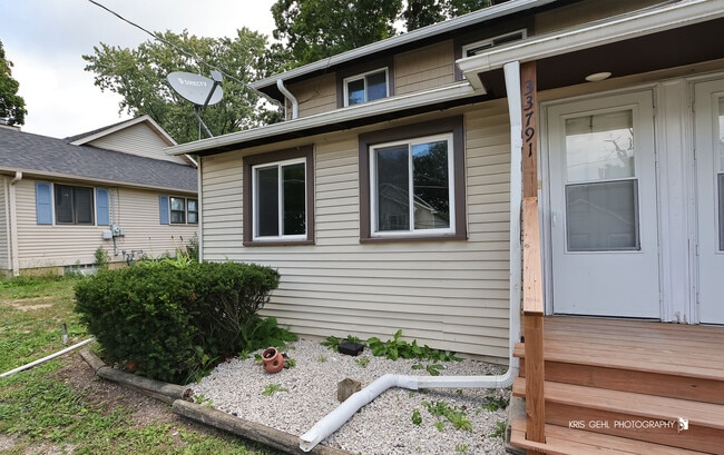 Building Photo - 33791 N Oak St Rental