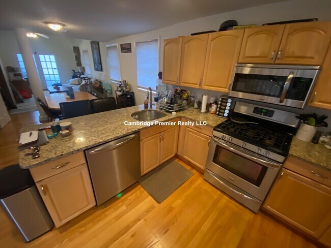 Photo - 221 Salem St