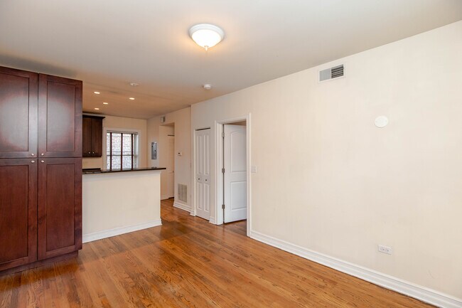 Photo - 3816 N Sheffield Ave Unit 2W