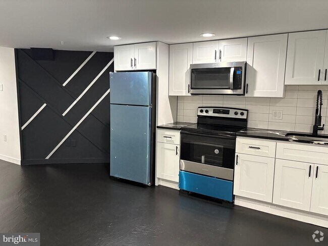 Building Photo - 5205 Chester Ave Unit B Rental