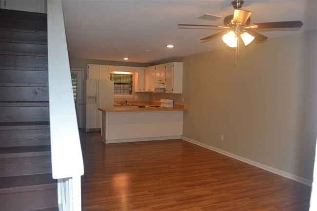Photo - 1290 High Rd