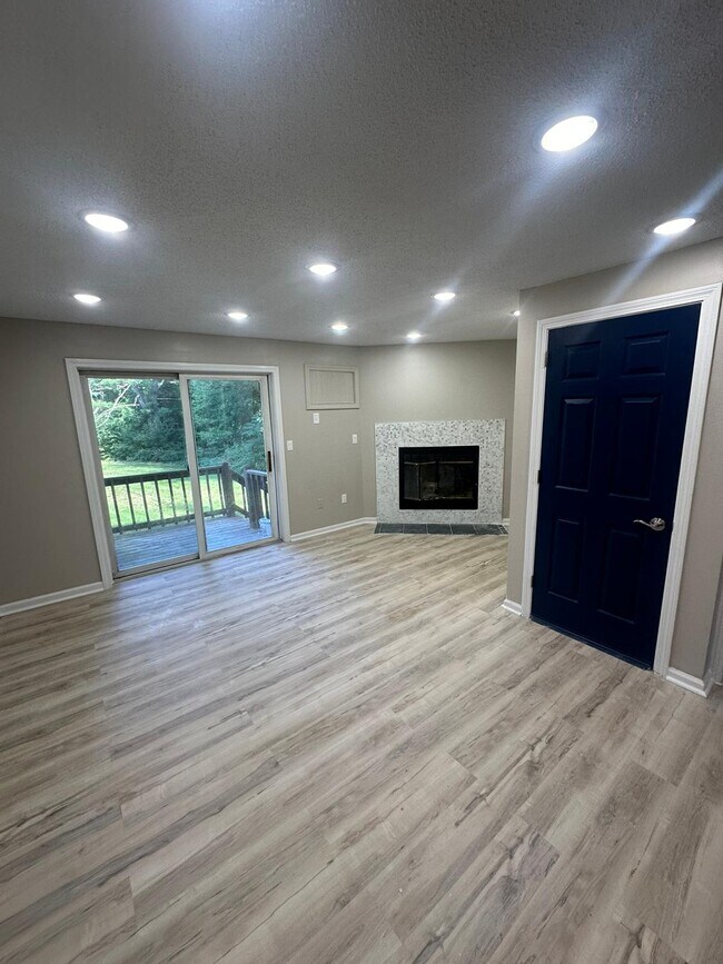 Photo - Pinecrest Apartments