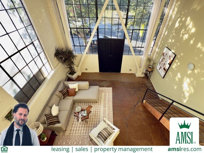 Building Photo - Lake Merrit’s Desirable East Lake Loft! Sp... Unit 102