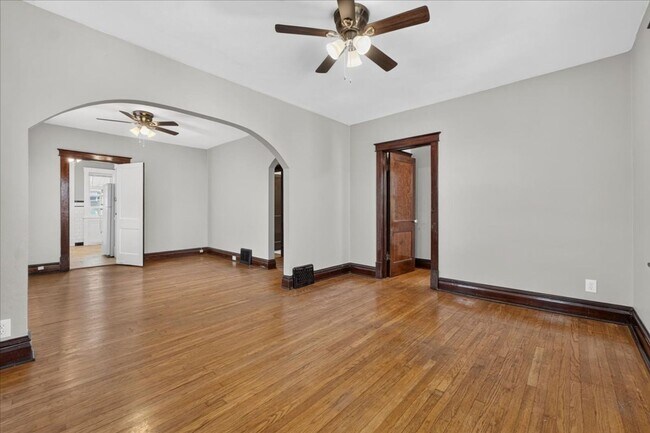 5038A Tholozan Ave.
