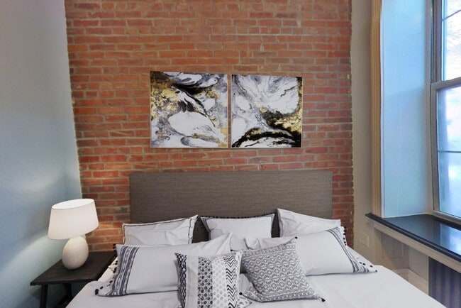 Photo - 350 W 21st St Unit 1