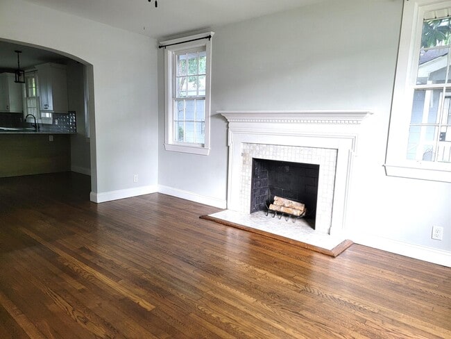 Photo - 715 E 35th St House