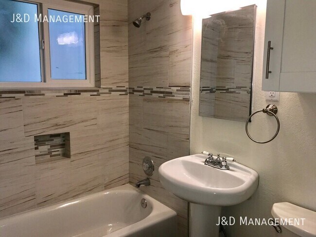 Photo - Upgraded Apartment near Liberty Station wi... Unidad A-D