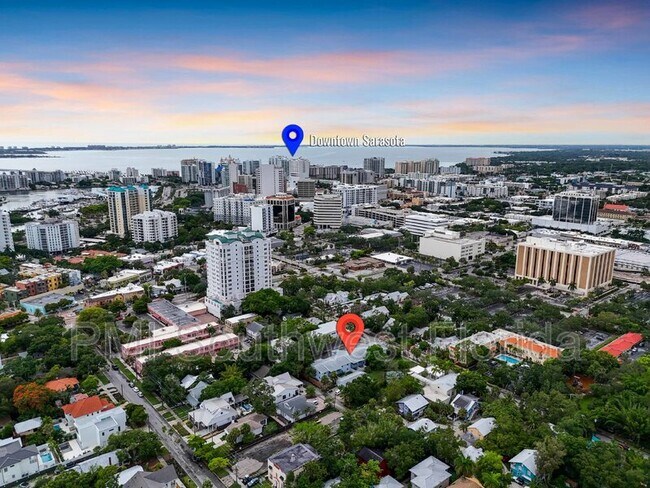 Photo - 1670 Laurel St Unidad #104 Rental