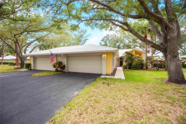 Photo - 231 Southampton Ln