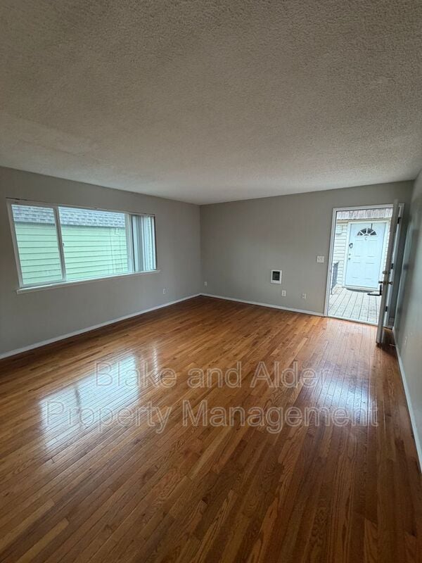 Photo - 1215 SE Haig St