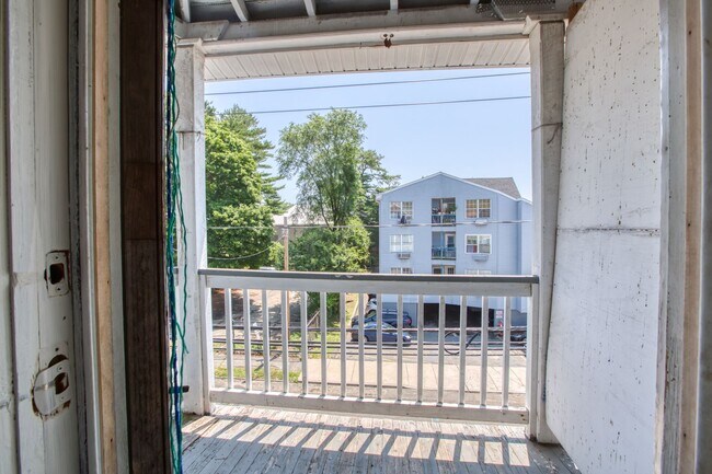 Photo - OVERSIZED 3 bedroom 1 bathroom Apartment Unidad 562C (3rd FL Right)