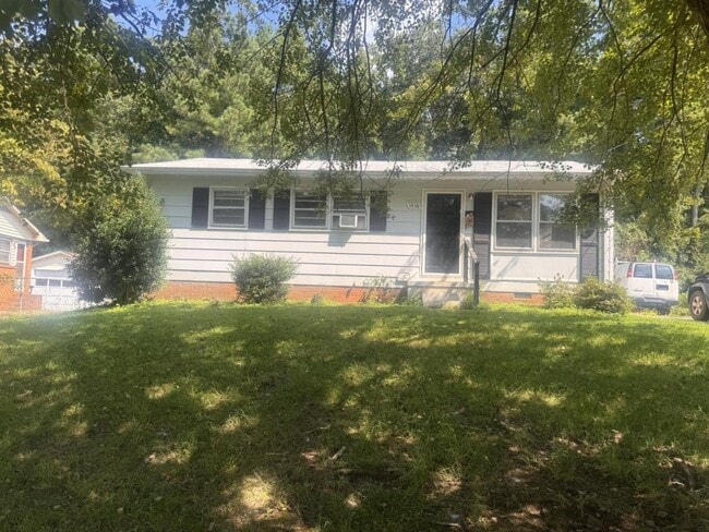 Building Photo - 1416 E Sedgefield Dr Rental
