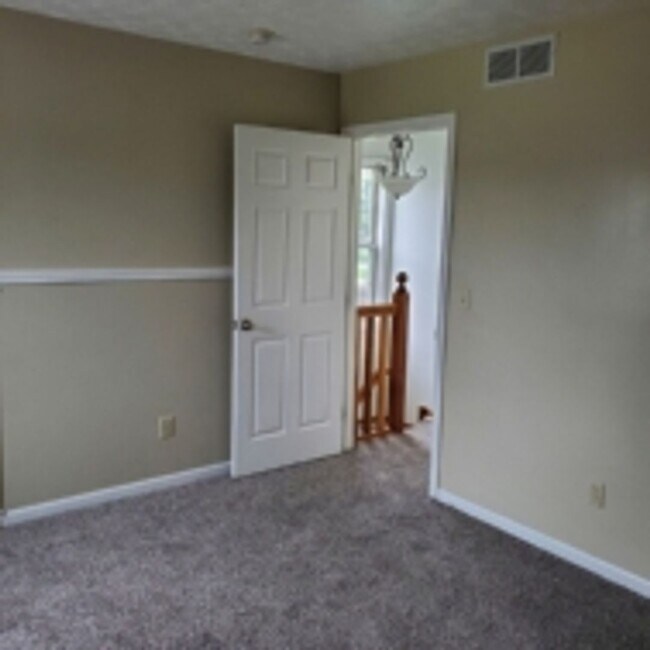 Photo - 2/3 Bed Room 1 ½ Townhouse for rent.