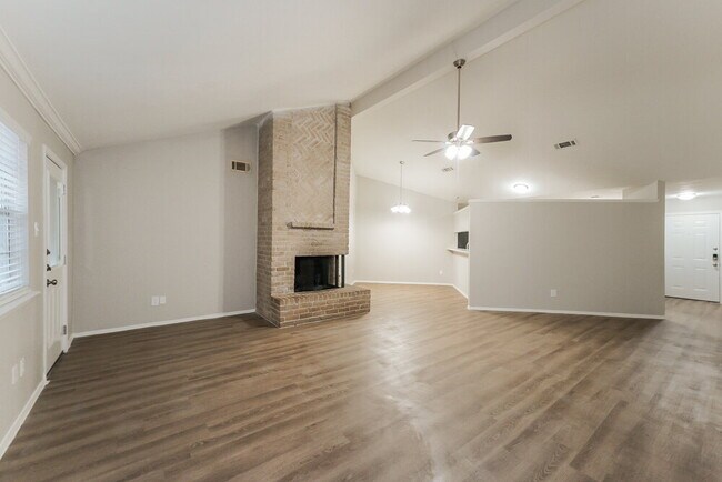 Photo - 2406 Heathergold Dr