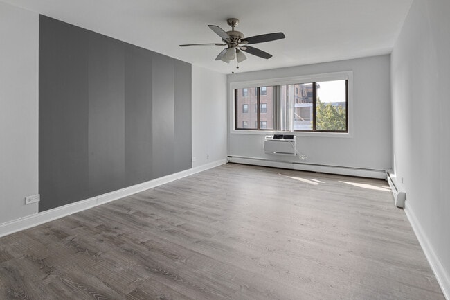 Photo - 6029 N Winthrop Ave