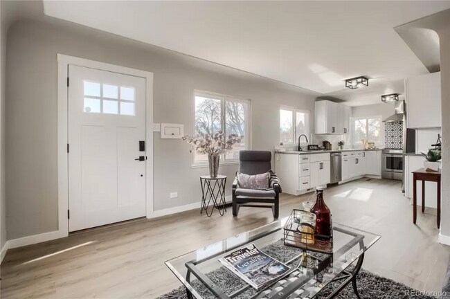 Photo - 2515 Olive St