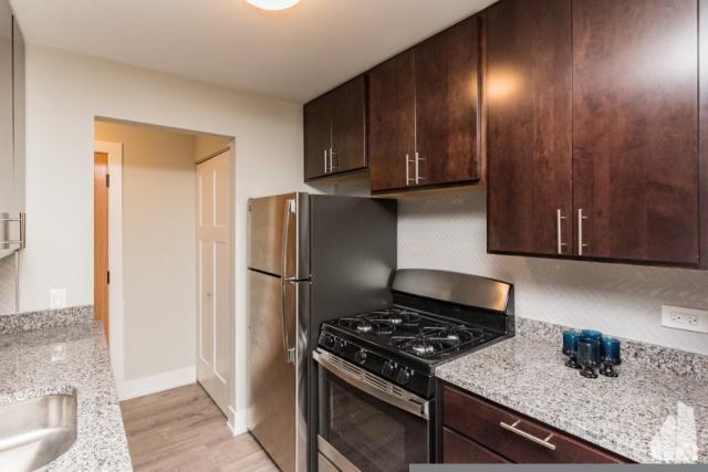 Building Photo - 1 bedroom in Chicago IL 60657 Rental