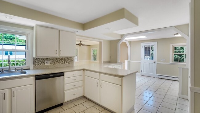 Photo - 54 E Boscobel St