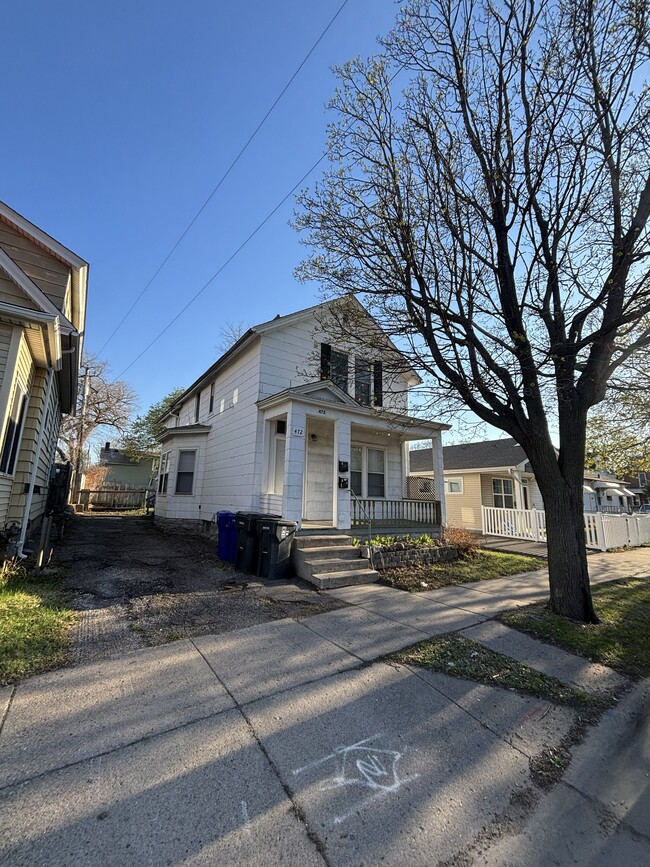 Photo - 472 Case Ave