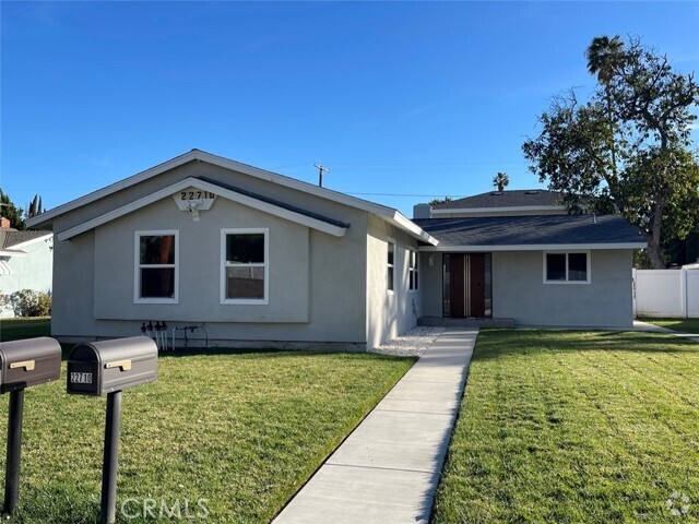 Building Photo - 22710 Saticoy St Rental