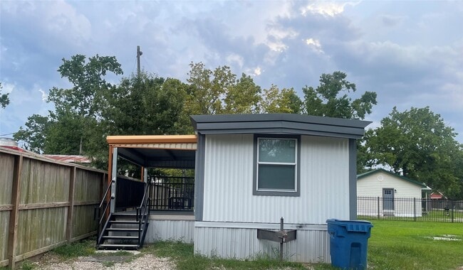 Building Photo - 2214 Myra St Rental