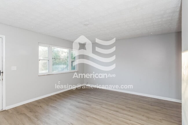 Photo - 3075 Percy Ave