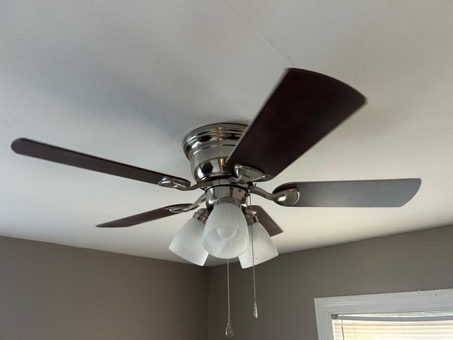 Photo - 735 Compton St