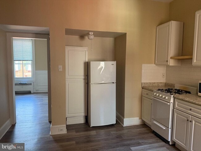 Building Photo - 208 W Gay St Unit 4