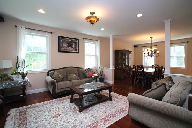 Photo - 4 Bedroom House For Rent