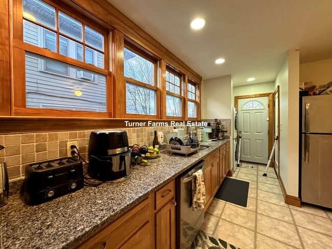 Building Photo - 202 Calumet St Unit 1