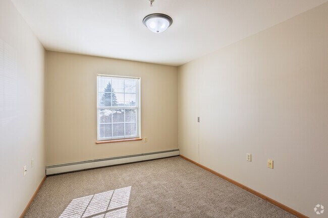 2BR, 1BA - 925SF - Second Bedroom