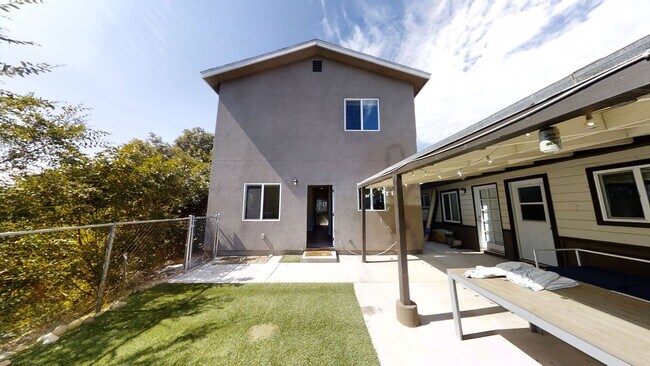 5230 E Falls View Dr