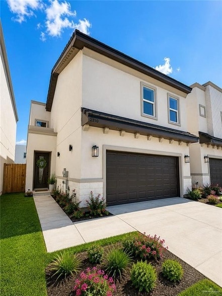 Building Photo - 2210 Corales St