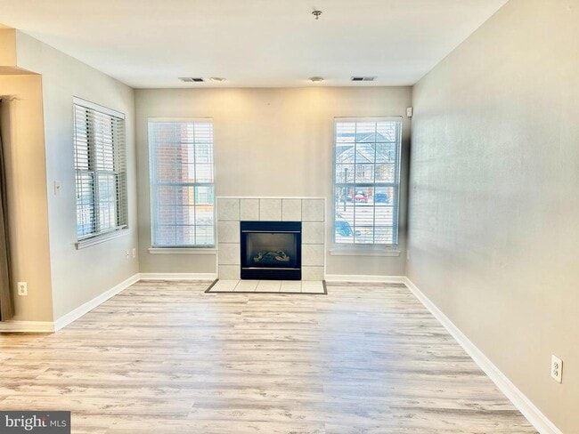 Building Photo - 25340 Lake Mist Square Unit 103