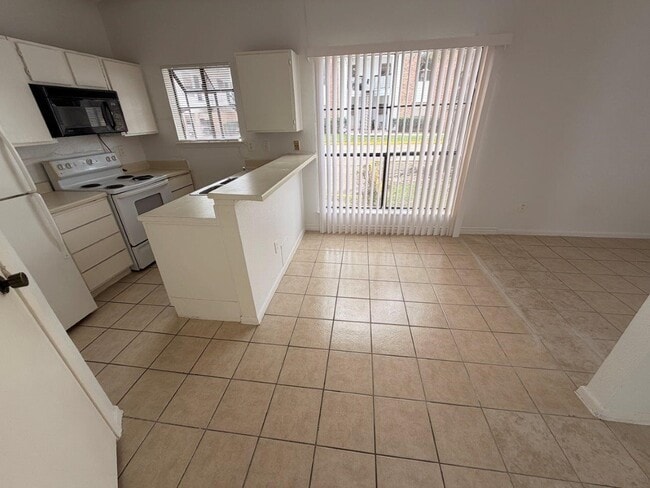 Photo - 7901 Cambridge St Unidad 25