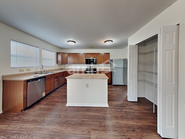 Photo - 524 Bridgewater Dr