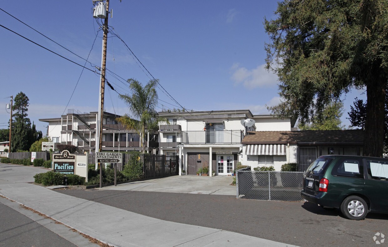 Solis Garden Apartments Off Campus Housing Hayward Ca Solis Garden Apartments
