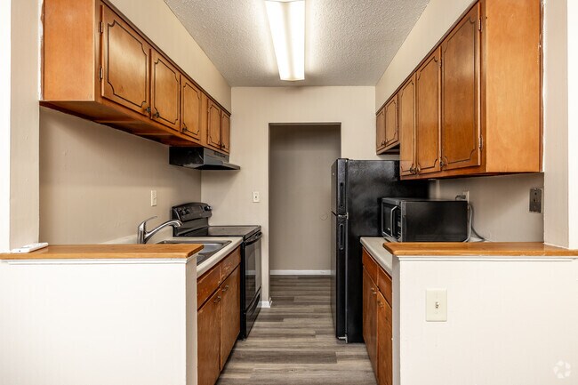 2BR, 1BA - 900 SF - Kitchen