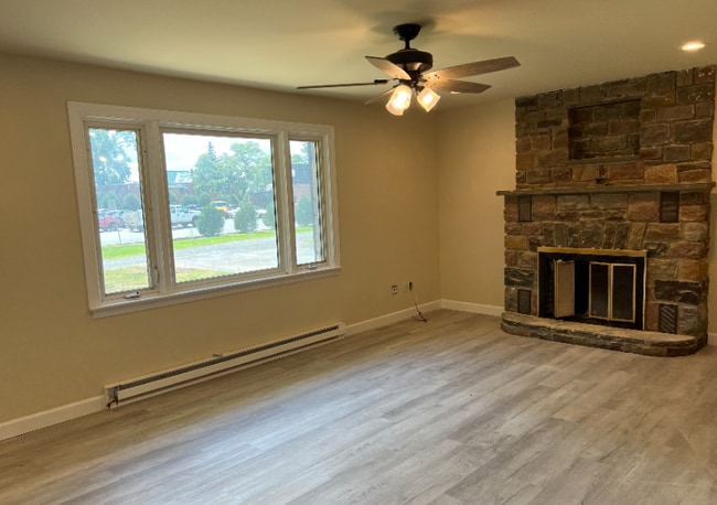 Photo - 2013 Howells Ln